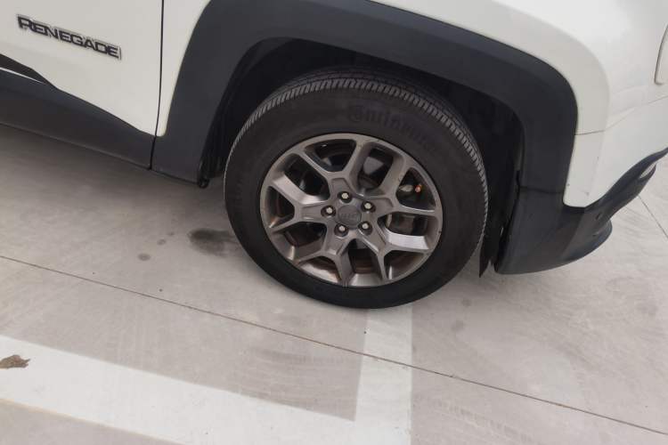 Used Jeep Renegade 2017 180T Automatic Kinetic Edition+ Right Front Wheel Hub