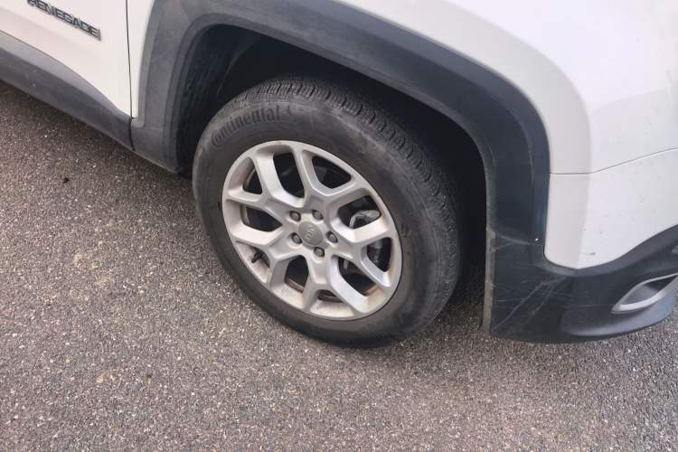 Used Jeep Renegade 2017 180T Automatic High-Energy Version Right Front Wheel Hub