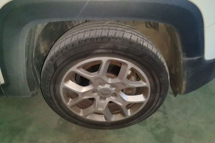 Used Jeep Renegade 2017 180T Automatic High-Energy Version Right Front Wheel Hub