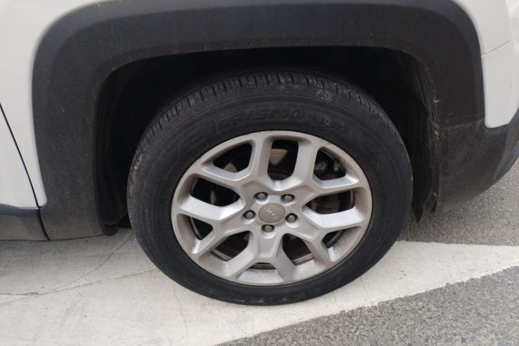 Used Jeep Renegade 2017 180T Automatic High-Energy Version Right Front Wheel Hub
