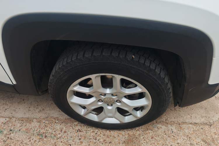 Used Jeep Renegade 2017 180T Automatic High-Energy Version Right Front Wheel Hub