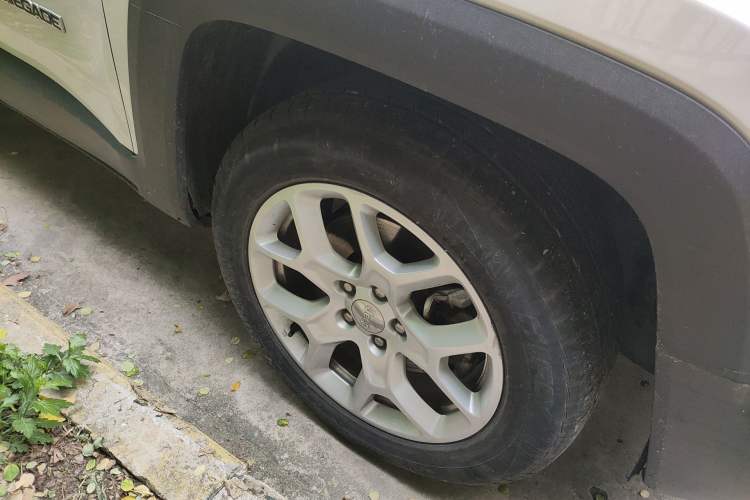 Used Jeep Renegade 2017 180T Automatic Jingneng Edition Right Front Wheel Hub