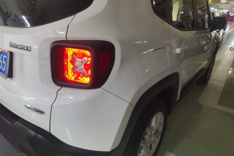 Used Jeep Renegade 2017 180TS Automatic Four-Wheel Drive Superior Edition Right Rear Taillight
