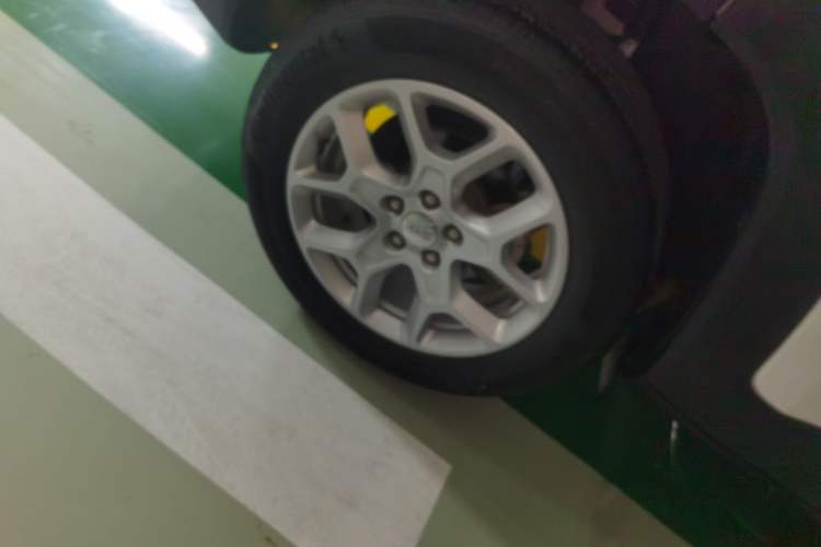 Used Jeep Renegade 2017 180TS Automatic Four-Wheel Drive Superior Edition Right Rear Wheel Hub