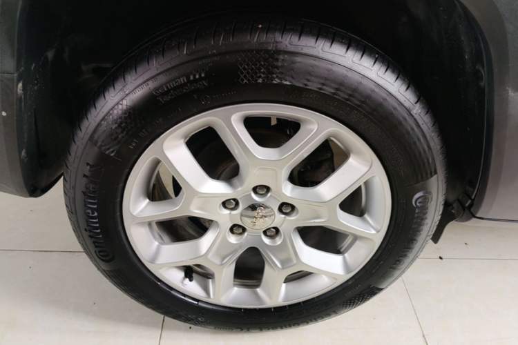 Used Jeep Renegade 2017 180T Automatic Jingneng Edition Right Rear Wheel Hub