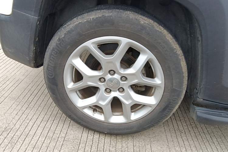 Used Jeep Renegade 2017 180T Automatic Jingneng Edition Right Rear Wheel Hub