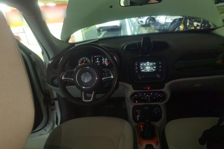 Used Jeep Renegade 2017 180TS Automatic Four-Wheel Drive Superior Edition Steering Wheel