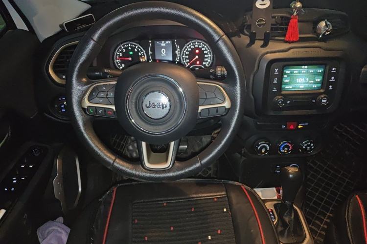 Used Jeep Renegade 2017 180T Automatic High-Energy Version Steering Wheel