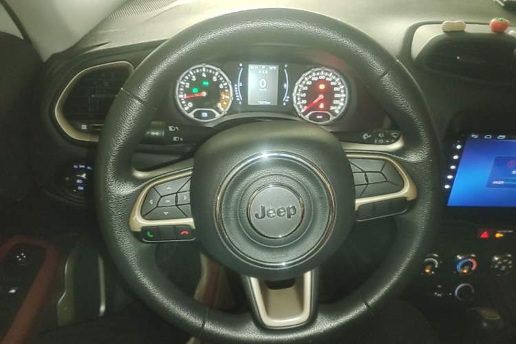Used Jeep Renegade 2017 180T Automatic Kinetic Edition+ Steering Wheel