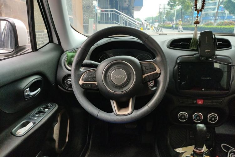 Used Jeep Renegade 2017 180T Automatic High-Energy Version Steering Wheel