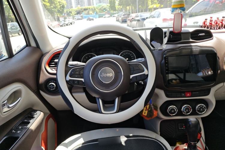 Used Jeep Renegade 2017 180T Automatic High-Energy Version Steering Wheel