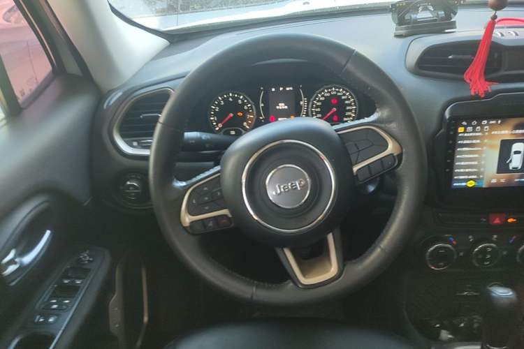 Used Jeep Renegade 2017 180T Automatic Jingneng Edition Steering Wheel