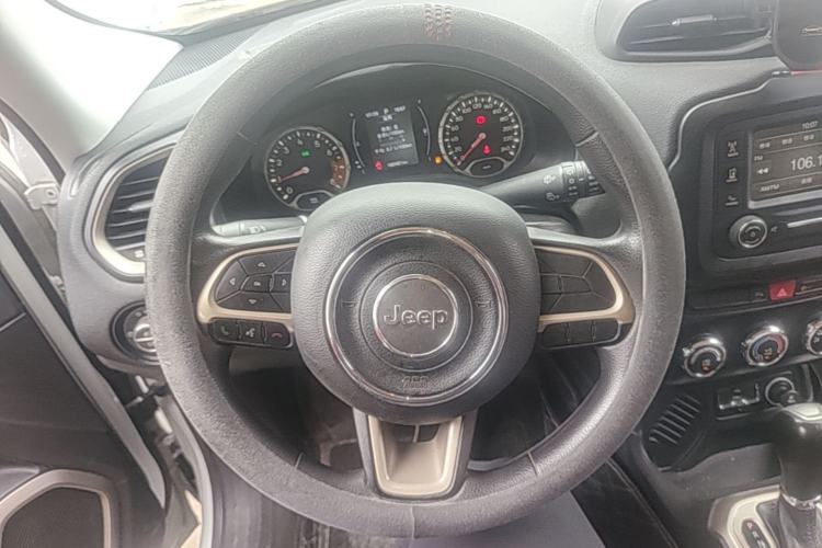 Used Jeep Renegade 2017 180T Automatic High-Energy Version Steering Wheel
