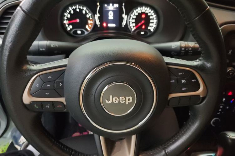 Used Jeep Renegade 2017 180TS Automatic Four-Wheel Drive Superior Edition Steering Wheel