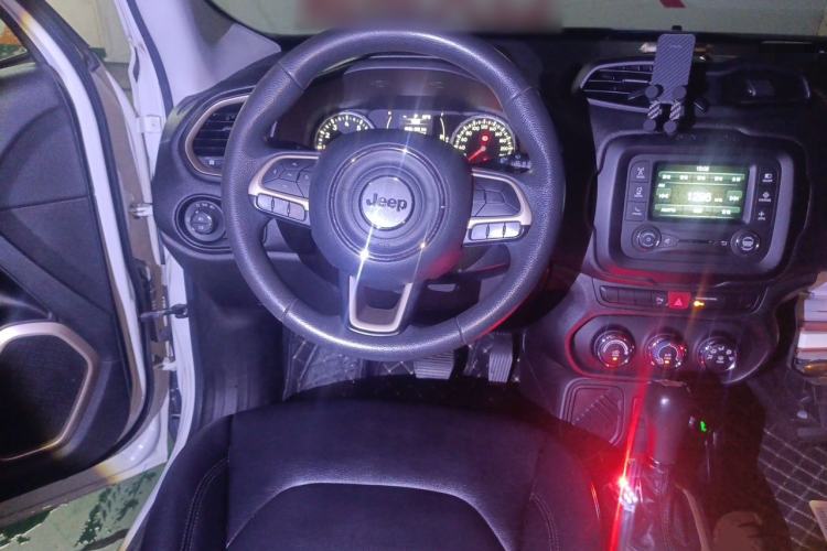 Used Jeep Renegade 2017 180T Automatic High-Energy Version Steering Wheel