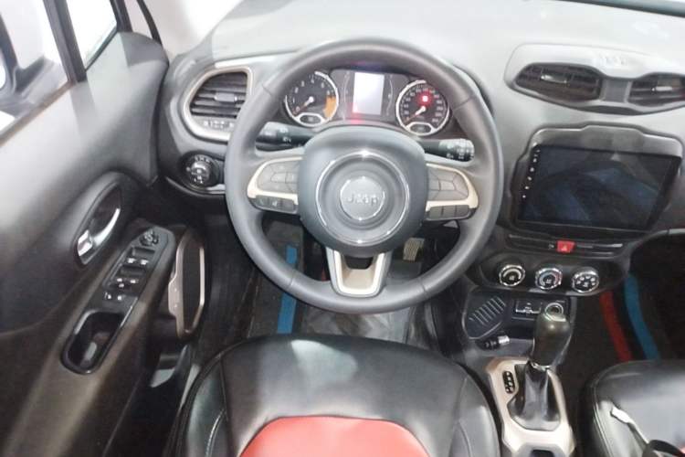 Used Jeep Renegade 2017 180T Automatic High-Energy Version Steering Wheel