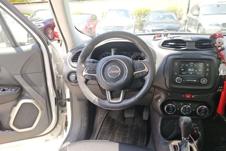 Used Jeep Renegade 2017 180T Automatic Jingneng Edition Steering Wheel