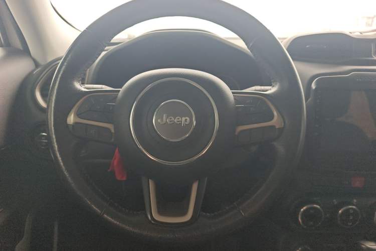 Used Jeep Renegade 2017 180TS Automatic Four-Wheel Drive Superior Edition Steering Wheel
