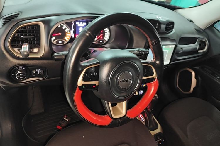 Used Jeep Renegade 2017 180T Automatic Kinetic Edition+ Steering Wheel