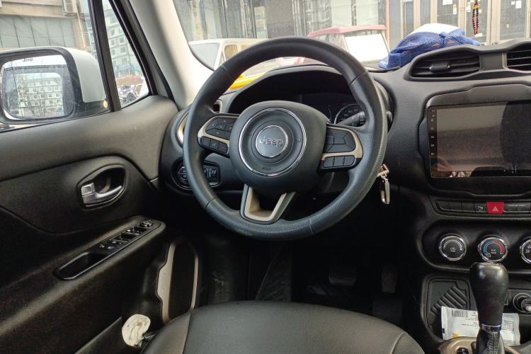 Used Jeep Renegade 2017 180T Automatic High-Energy Version Steering Wheel