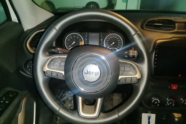 Used Jeep Renegade 2017 180T Automatic High-Energy Version Steering Wheel