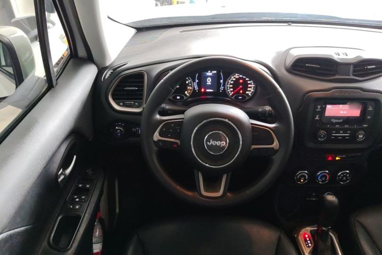 Used Jeep Renegade 2017 180T Automatic Kinetic Edition+ Steering Wheel
