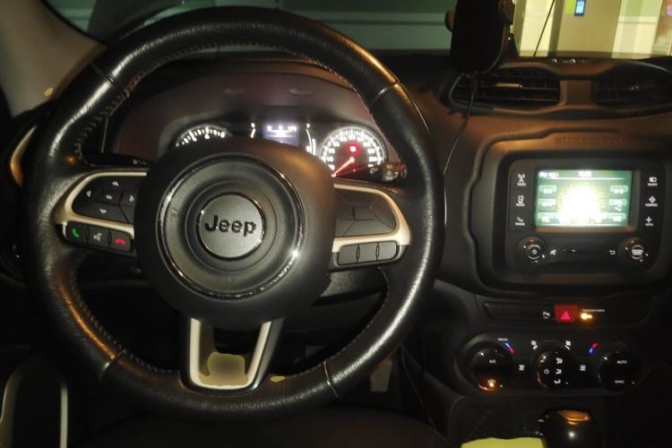 Used Jeep Renegade 2017 180T Automatic Jingneng Edition Steering Wheel