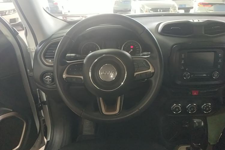 Used Jeep Renegade 2017 180T Automatic High-Energy Version Steering Wheel