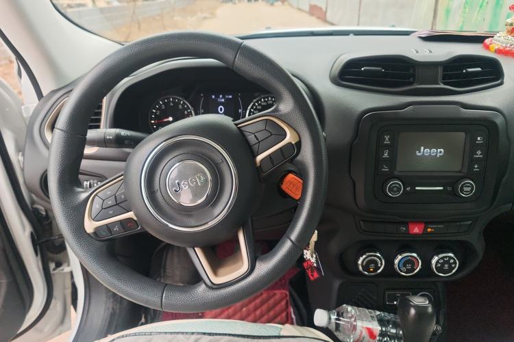 Used Jeep Renegade 2017 180T Automatic High-Energy Version Steering Wheel