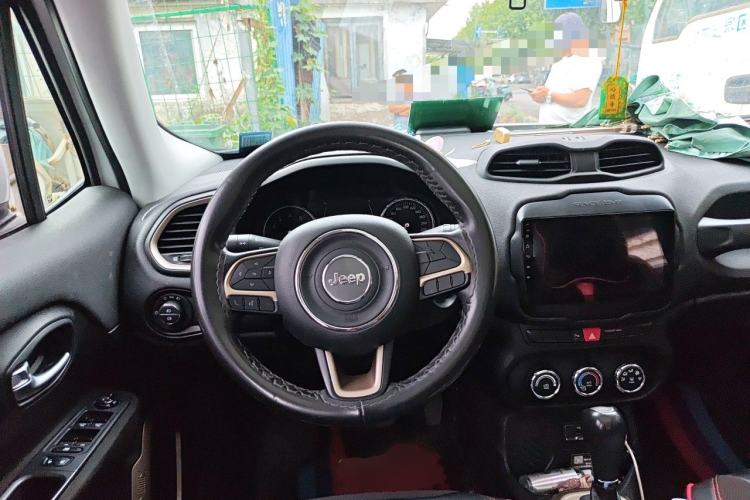 Used Jeep Renegade 2017 180T Automatic High-Energy Version Steering Wheel