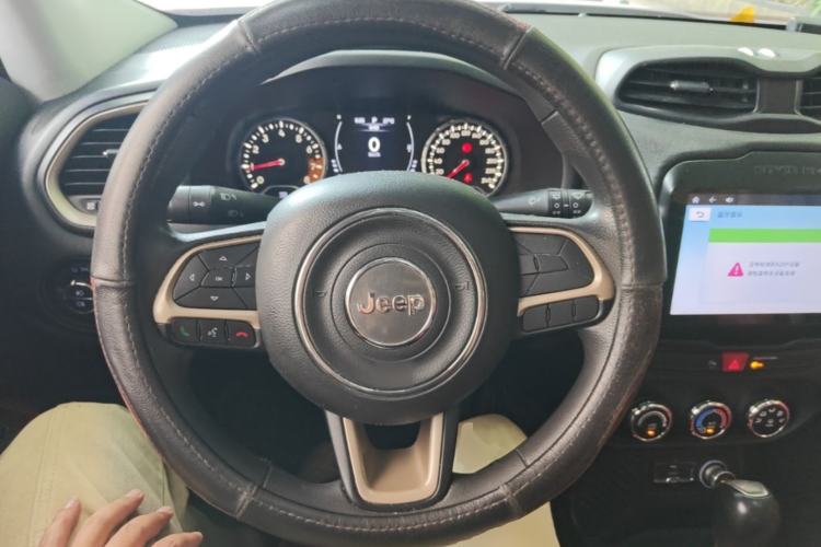 Used Jeep Renegade 2017 180T Automatic High-Energy Version Steering Wheel