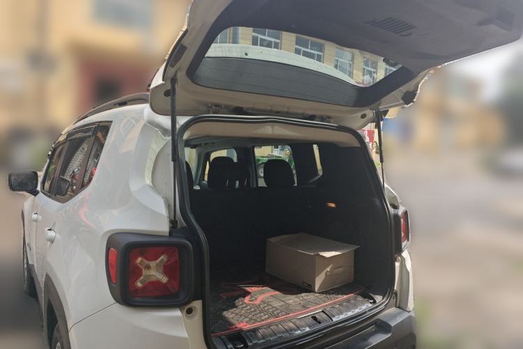 Used Jeep Renegade 2017 180T Automatic Jingneng Edition Trunk