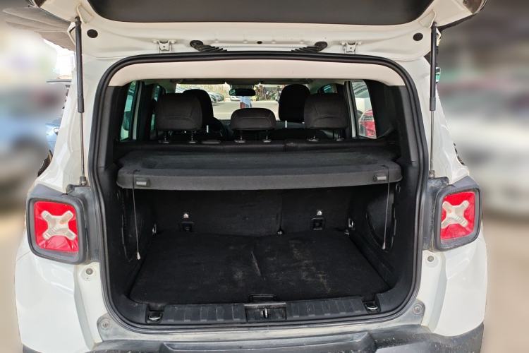 Used Jeep Renegade 2017 180T Automatic Jingneng Edition Trunk