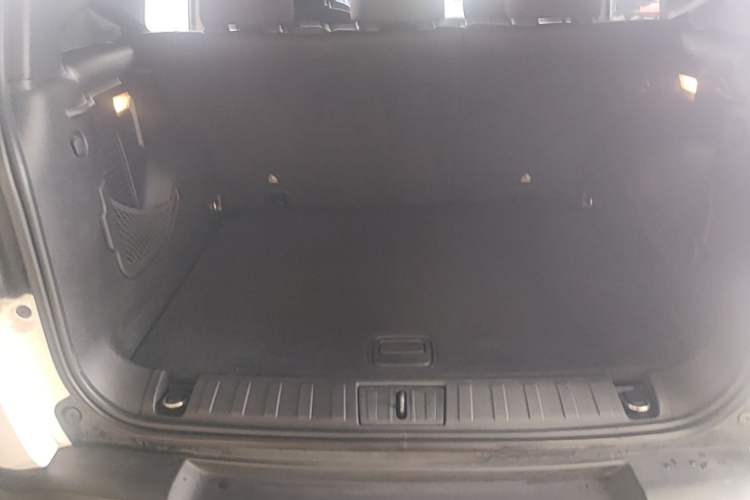 Used Jeep Renegade 2017 180T Automatic Jingneng Edition Trunk