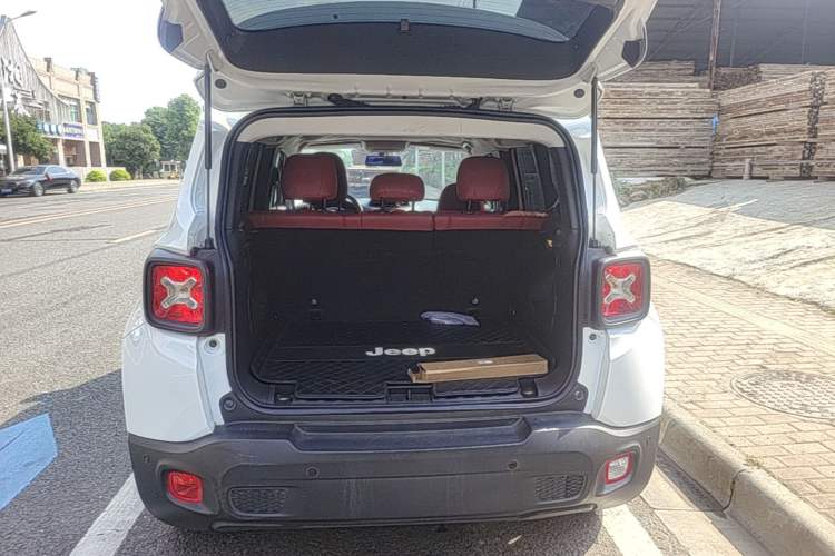 Used Jeep Renegade 2017 180T Automatic Kinetic Edition+ Trunk
