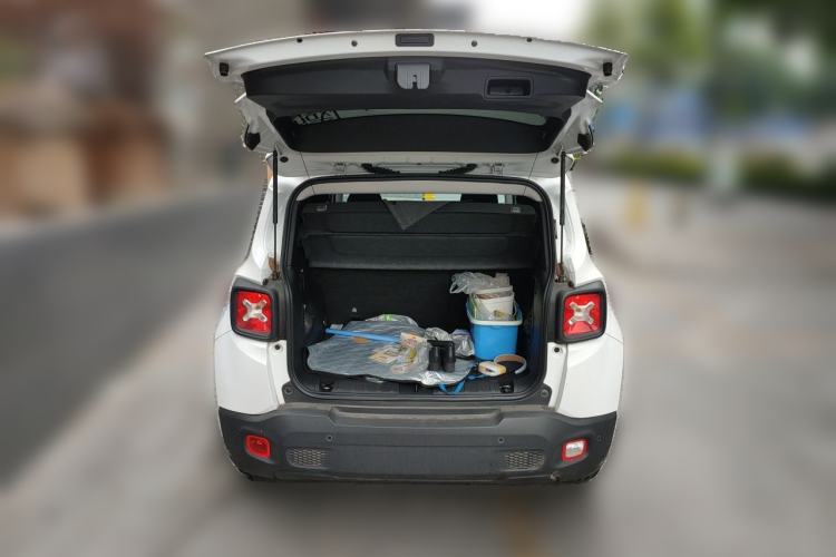Used Jeep Renegade 2017 180T Automatic High-Energy Version Trunk