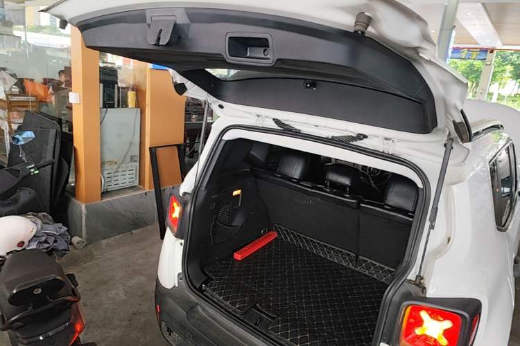 Used Jeep Renegade 2017 180T Automatic Kinetic Edition+ Trunk