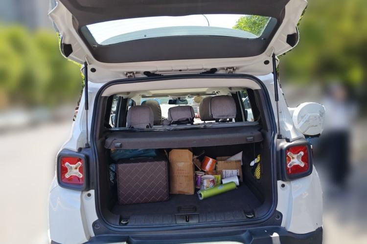Used Jeep Renegade 2017 180T Automatic High-Energy Version Trunk