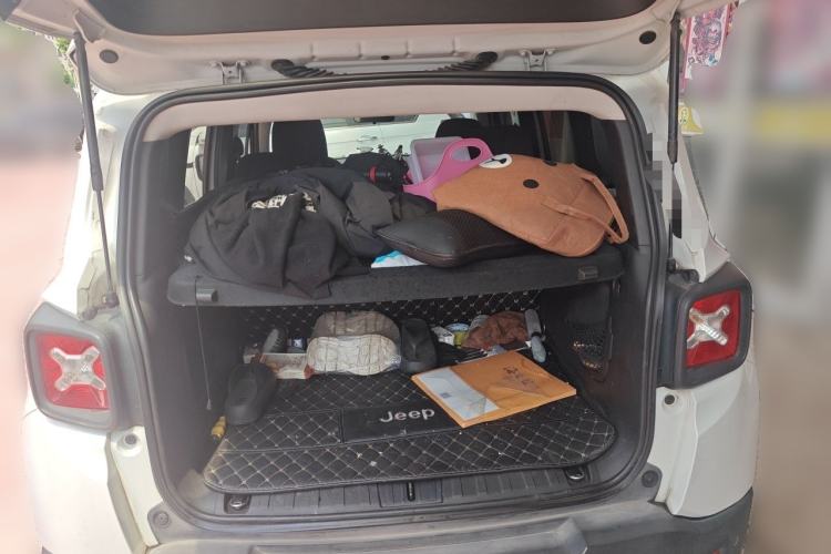 Used Jeep Renegade 2017 180T Automatic High-Energy Version Trunk