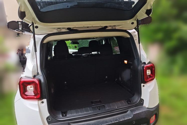 Used Jeep Renegade 2017 180TS Automatic Four-Wheel Drive Superior Edition Trunk