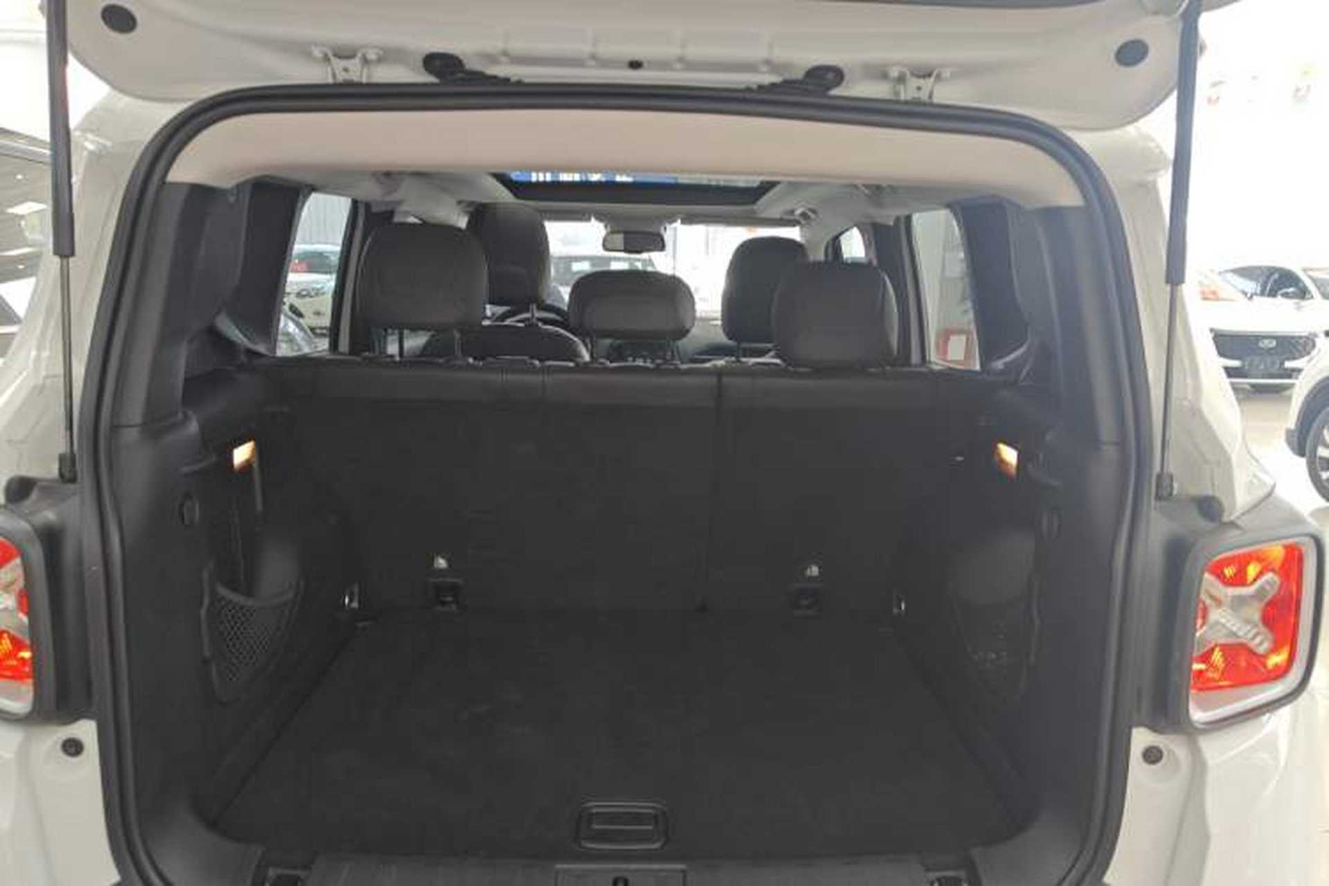 Used Jeep Renegade 2017 180TS Automatic All-Wheel Drive Versatile Edition Trunk