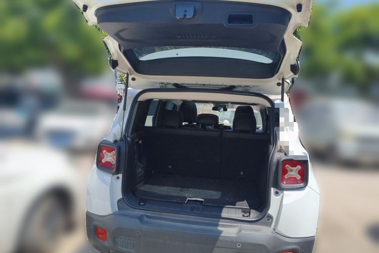 Used Jeep Renegade 2017 180T Automatic Jingneng Edition Trunk