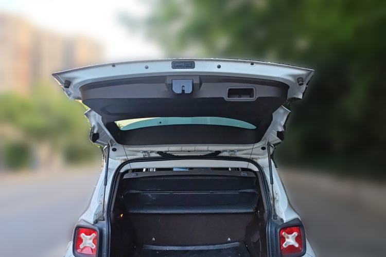 Used Jeep Renegade 2017 180T Automatic Jingneng Edition Trunk