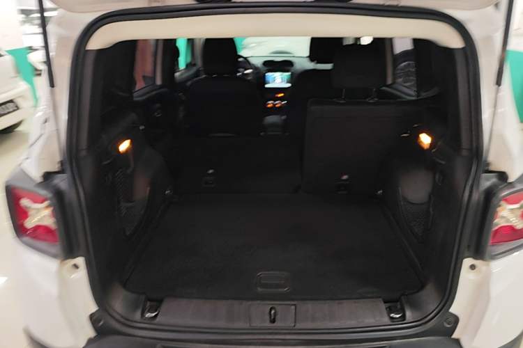 Used Jeep Renegade 2017 180T Automatic Kinetic Edition+ Trunk