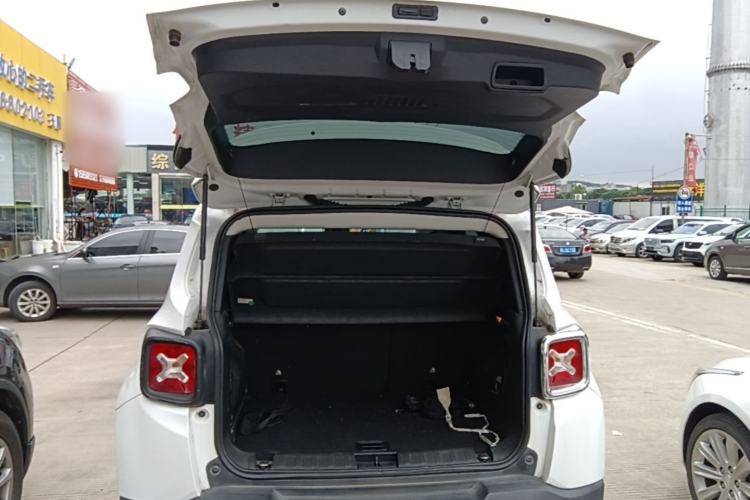 Used Jeep Renegade 2017 180T Automatic Jingneng Edition Trunk