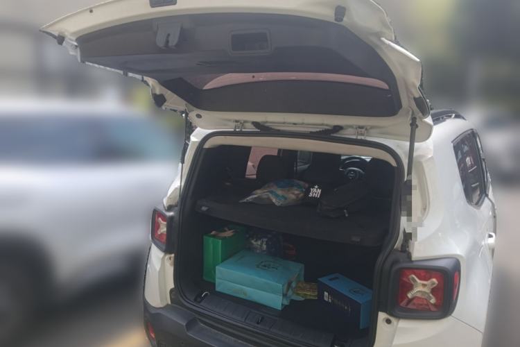 Used Jeep Renegade 2017 180T Automatic Jingneng Edition Trunk