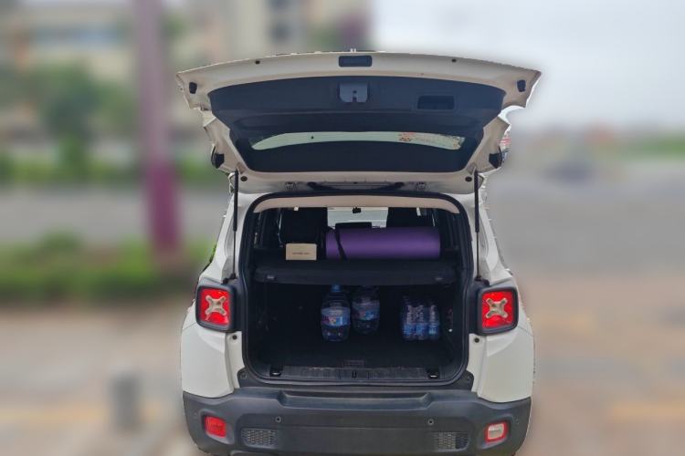 Used Jeep Renegade 2017 180T Automatic High-Energy Version Trunk
