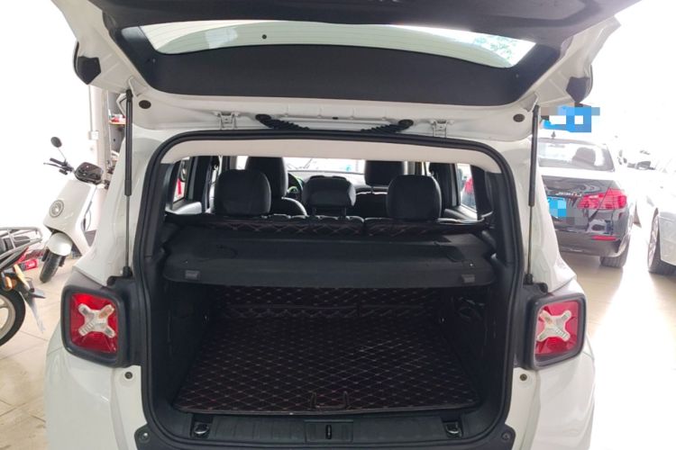 Used Jeep Renegade 2017 180T Automatic Kinetic Edition+ Trunk