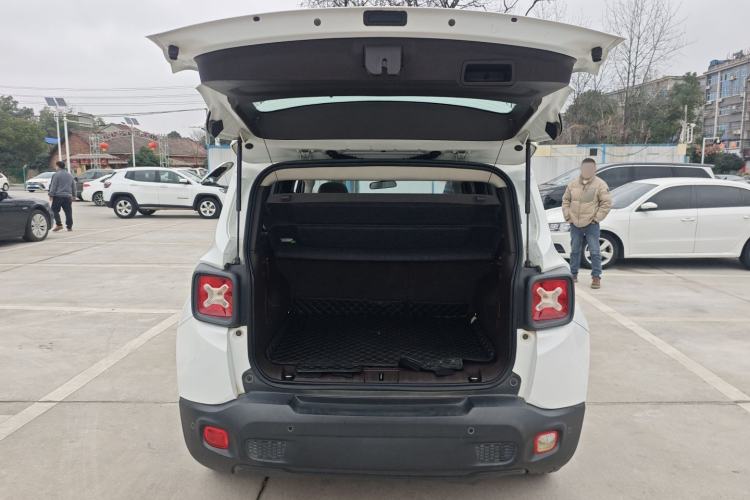 Used Jeep Renegade 2017 180T Automatic High-Energy Version Trunk
