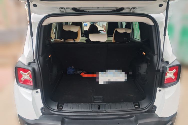 Used Jeep Renegade 2017 180T Automatic High-Energy Version Trunk